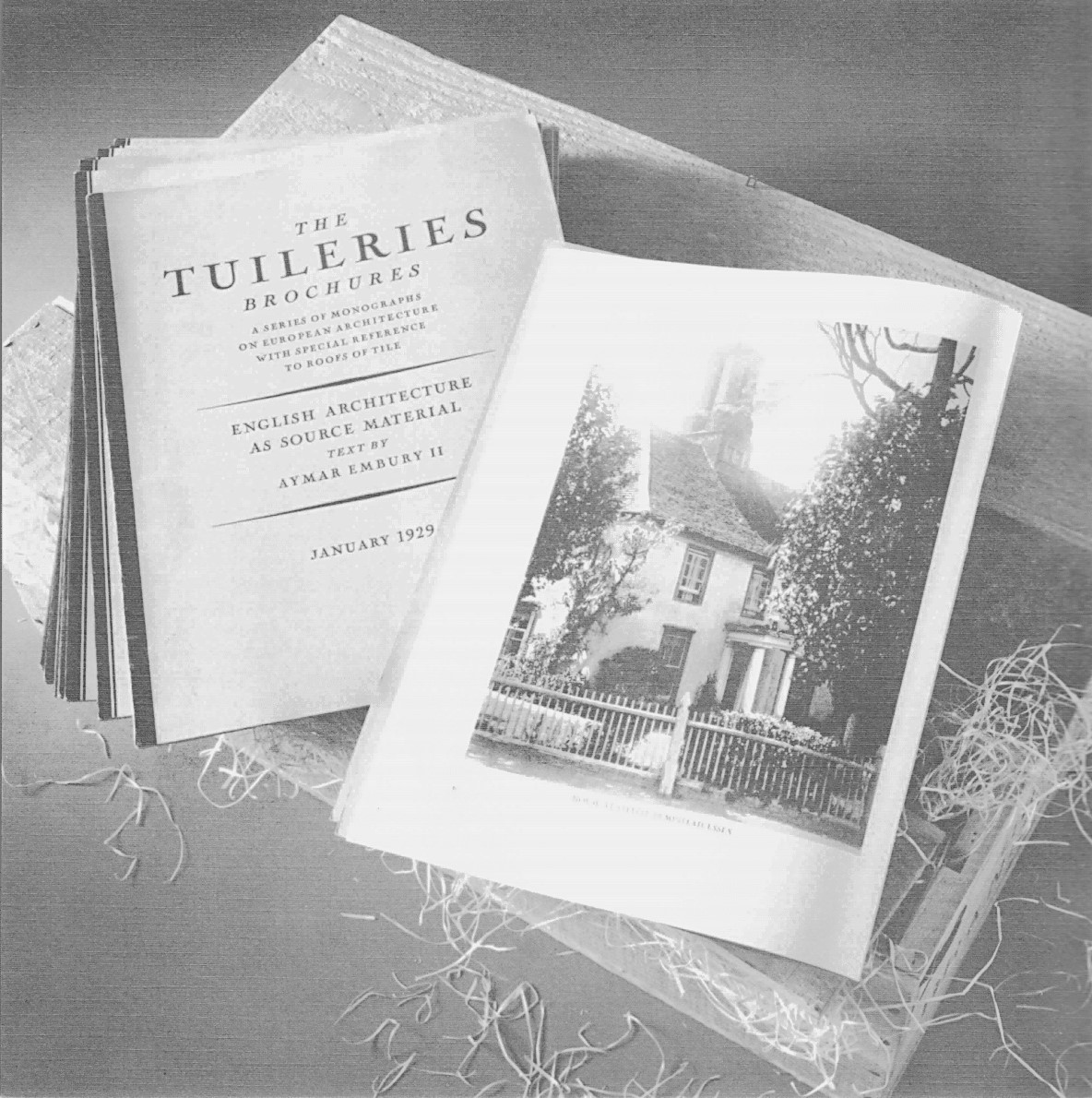 Tuileries Brochures